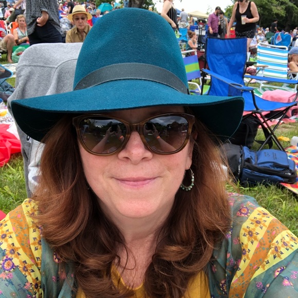 Meet your Posher, Shelley - Picture 2 of 2